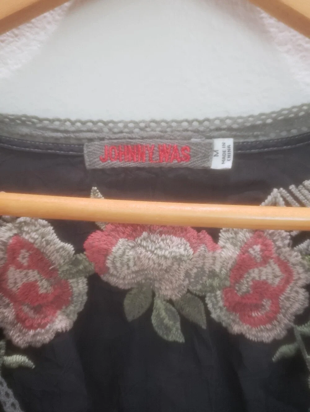Johnny Was Gray Floral Embroidered Boho Blouse Size Medium - Picture 6 of 7